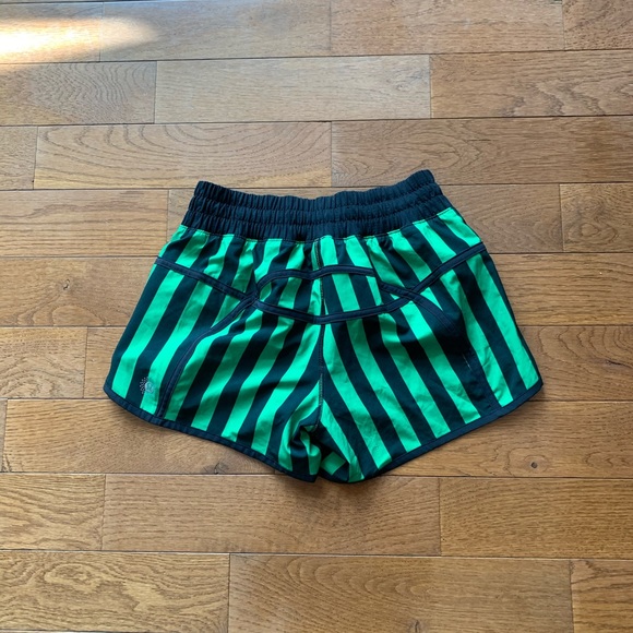 🦄Lululemon Seawheeze Tracker Short-Green Stripe🦄 - Picture 3 of 10